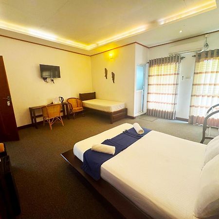 Nico Lagoon Hotel Негомбо Екстериор снимка